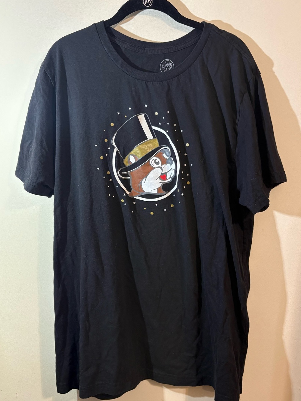 Buc-ee's t-shirt New Years holiday-themed graphic mascot top hat Black‎ size 2XL
